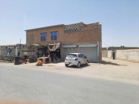 House with 5 shops for sale, 7 rooms, 550 m²