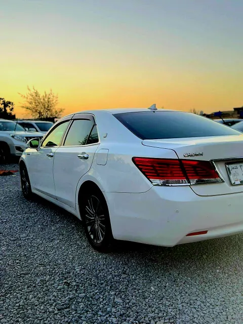 Toyota Crown 2014