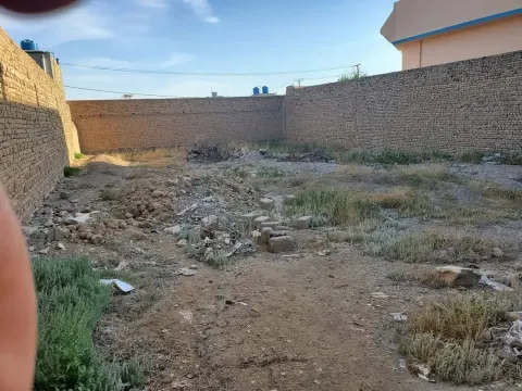 Walled plot for sale, 450 m²