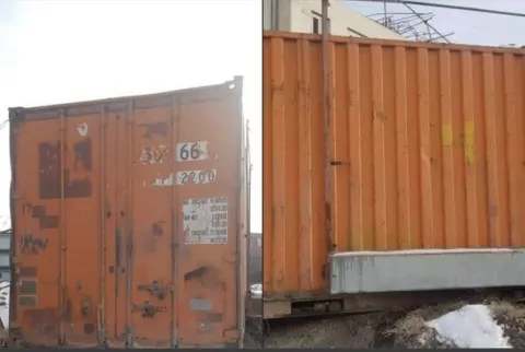 Two containers with Documents