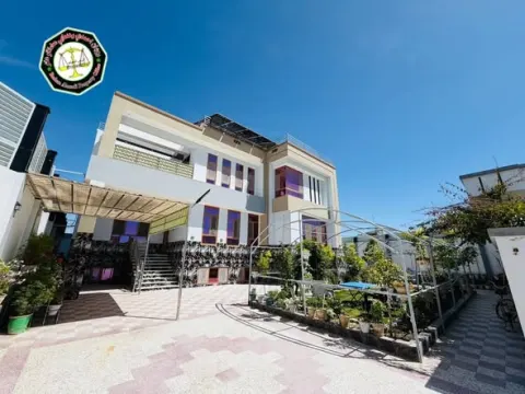 House for sale, 9 rooms, 700 m²