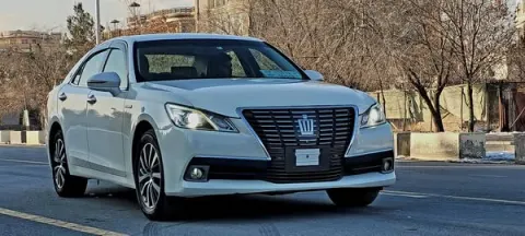 2013 Toyota Crown Hybrid