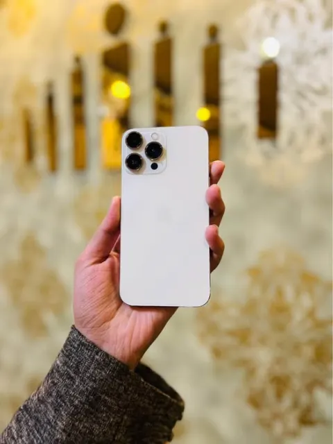 iPhone XR (Converted to iPhone 14 Pro Shape)