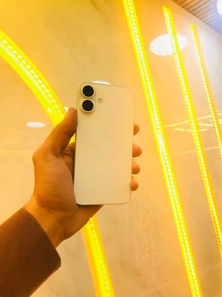 iPhone XR (iPhone 16 Shape)