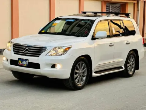 2009 V8 Vehicle