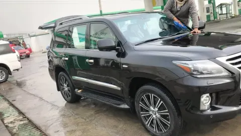 Lexus 570 2012