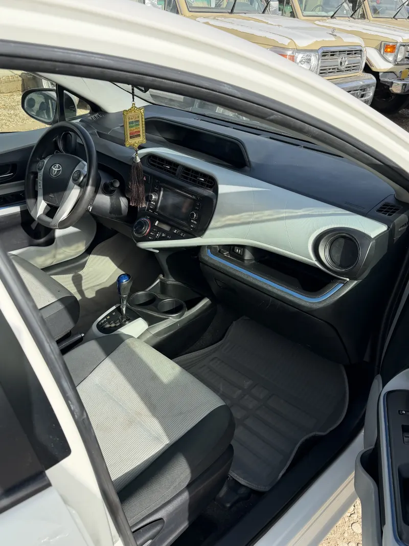 Toyota Aqua 2012