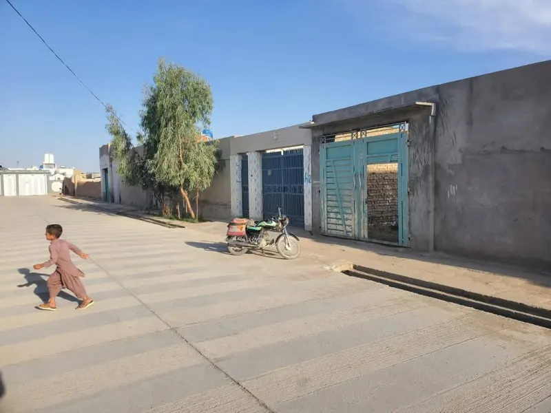Walled plot for sale, 450 m²