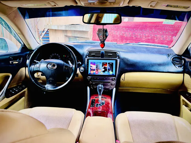 Lexus is250