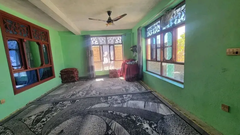 3-storey house for sale, 9 rooms, 500 m²