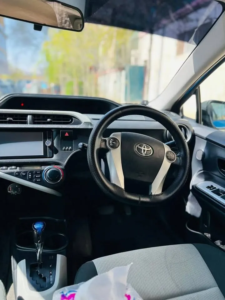Toyota Aqua 2012