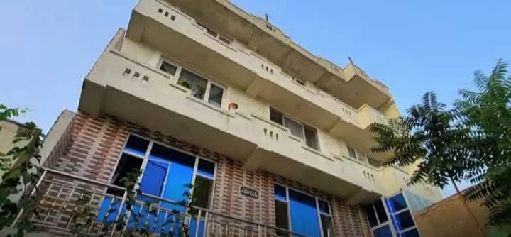New 4-storey building for sale, 16 rooms, 450 m²