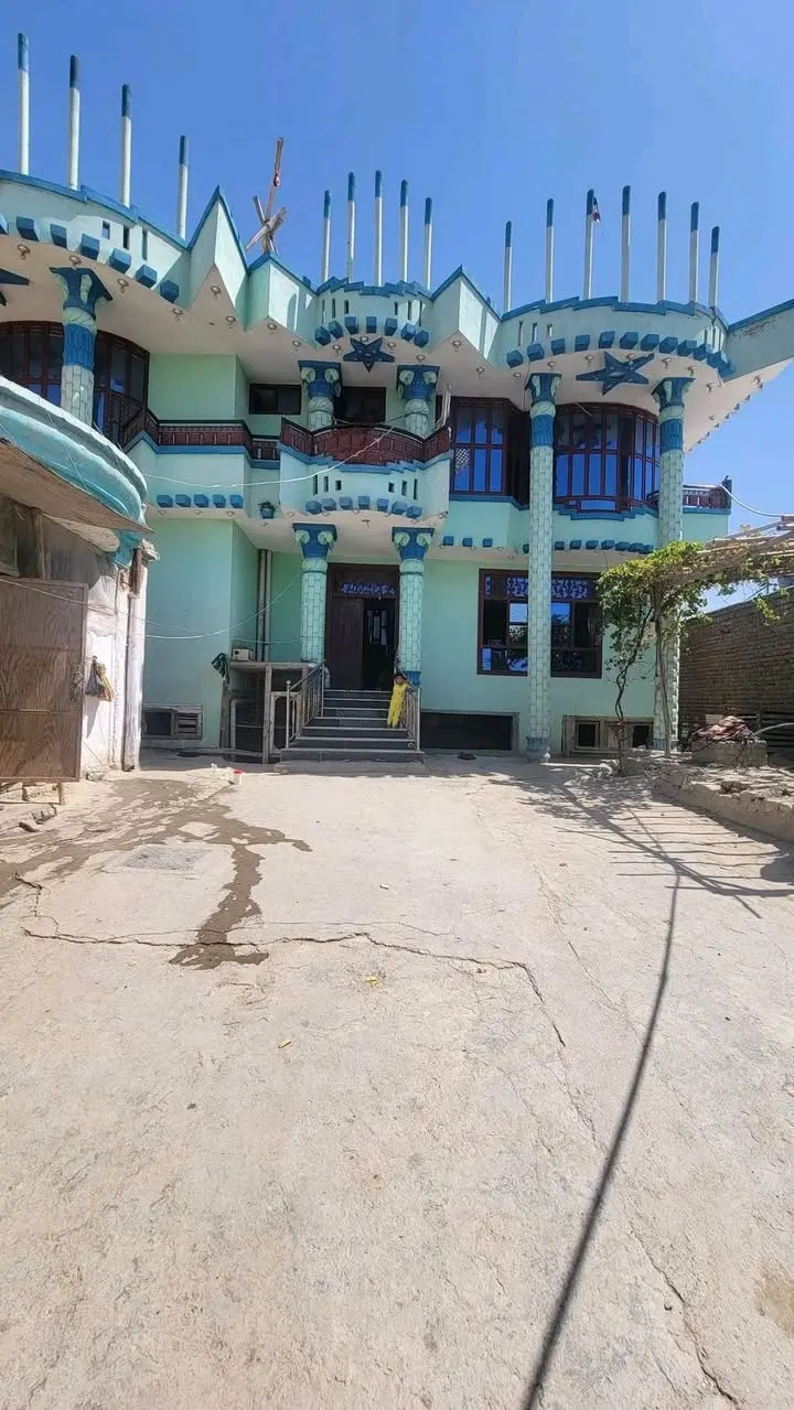 3-storey house for sale, 9 rooms, 500 m²