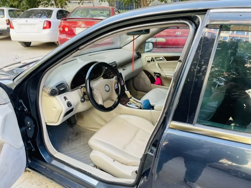 Mercedes-Benz C230