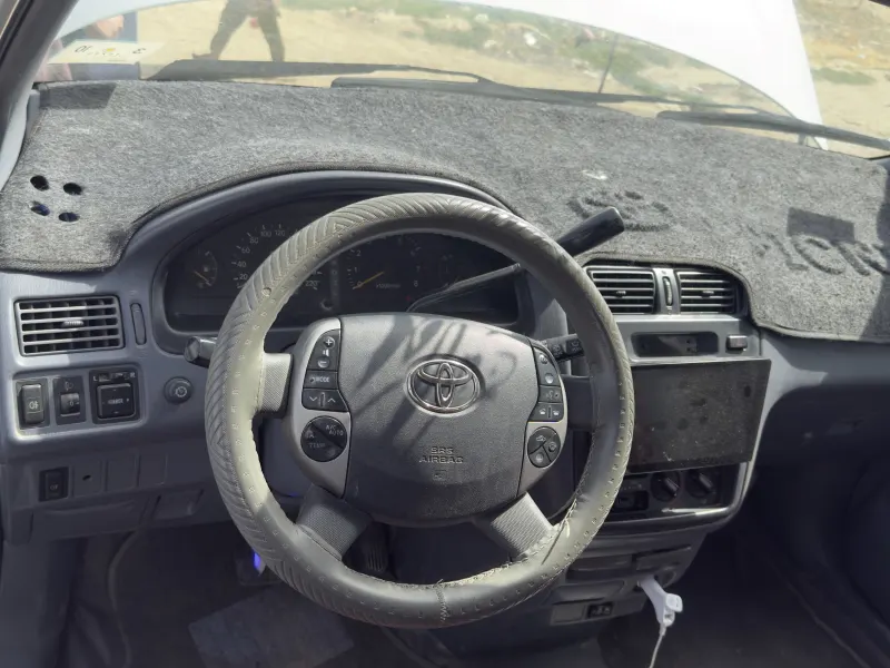 1999 Toyota Picnic – Automatic