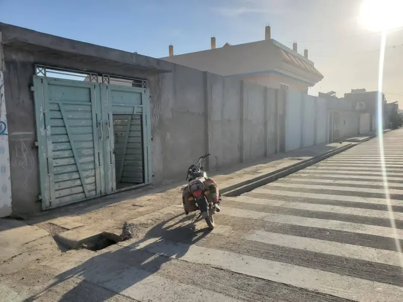 Walled plot for sale, 450 m²