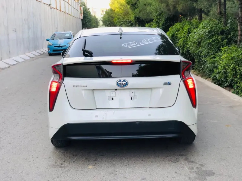 Toyota Prius Hybrid 2018