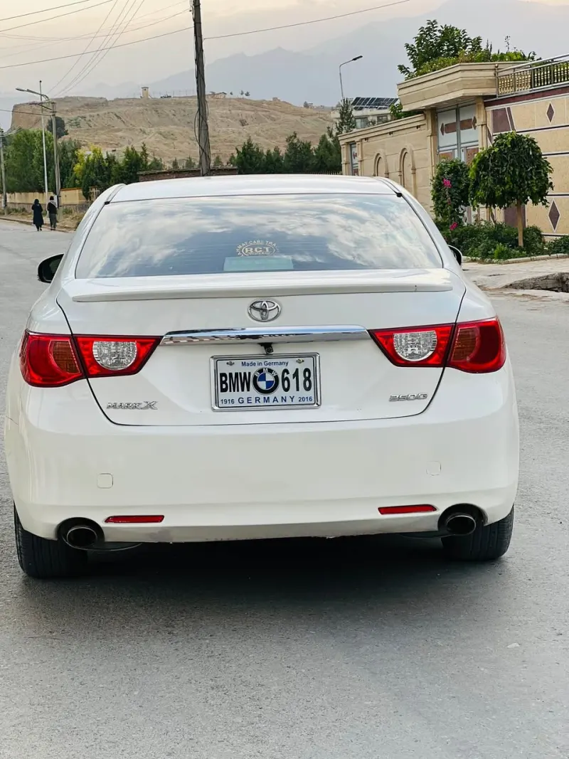 Toyota Mark X 2010