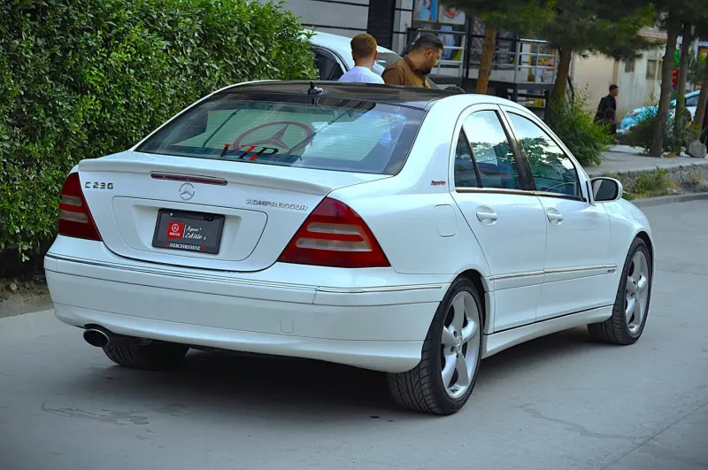 Mercedes-Benz 2004