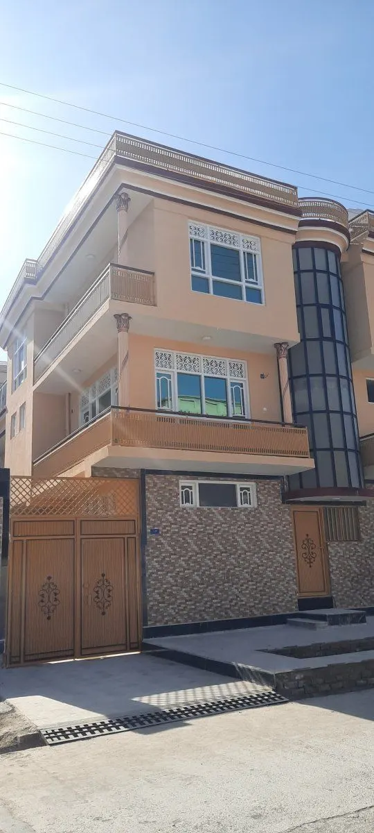 3-storey house for sale, 12 rooms, 300 m²