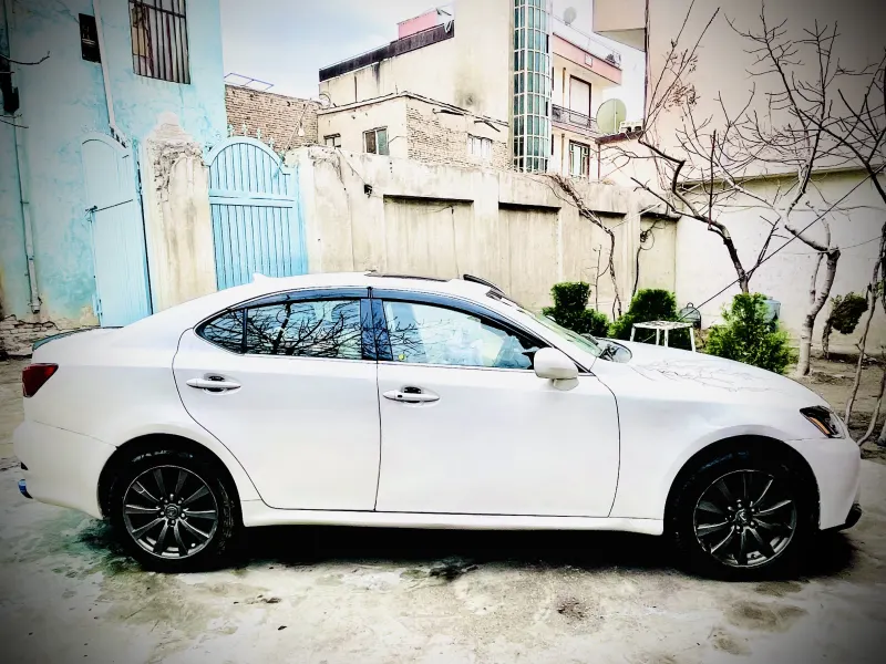Lexus is250
