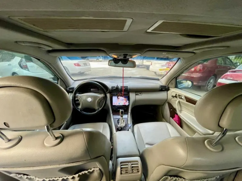 Mercedes-Benz C230
