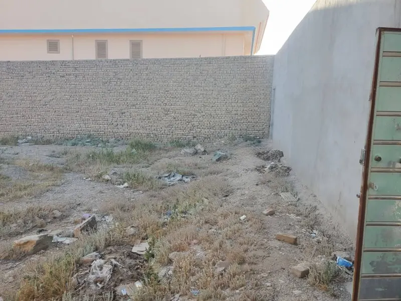 Walled plot for sale, 450 m²