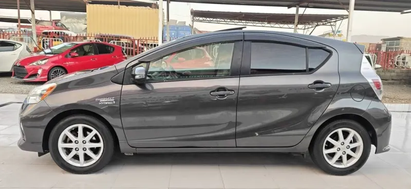 Toyota Aqua Hybrid 2015