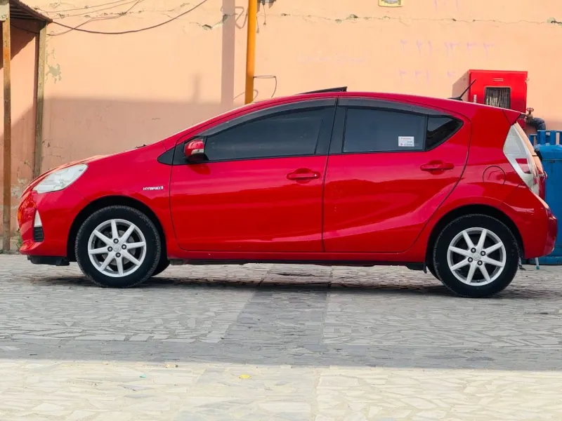 TOYOTA PRIUS C 2014